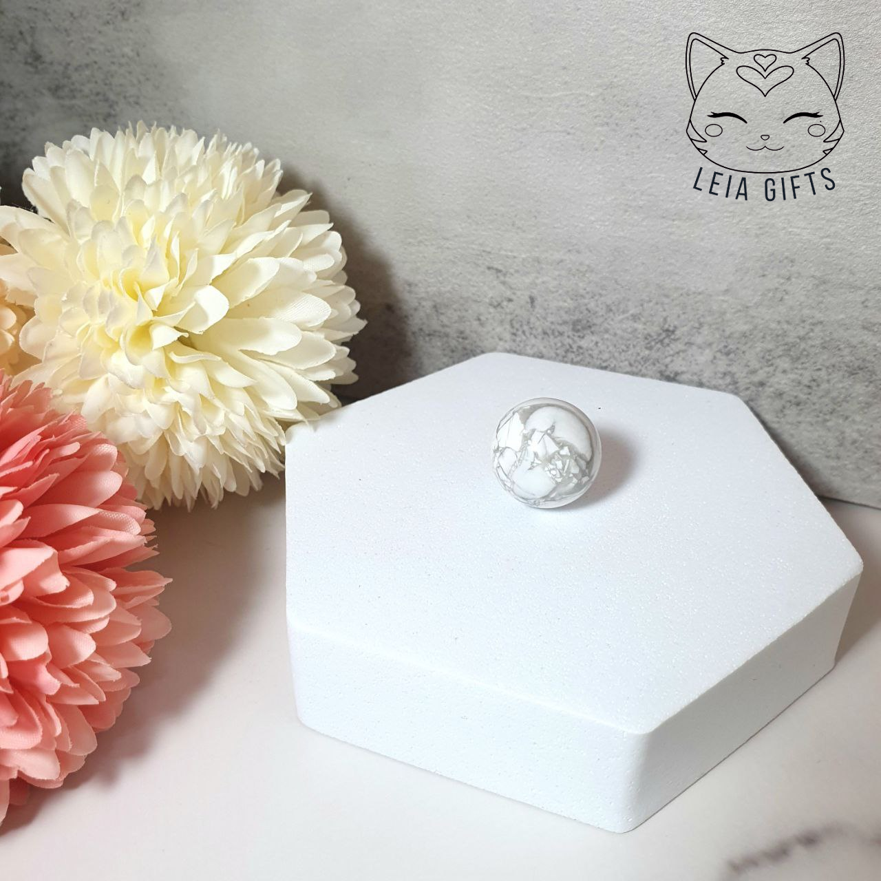 Howlite Sphere Mini