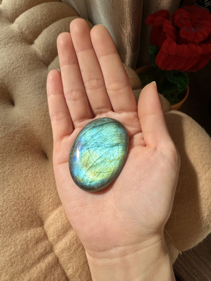 Labradorite (Blue Flash) Palmstone